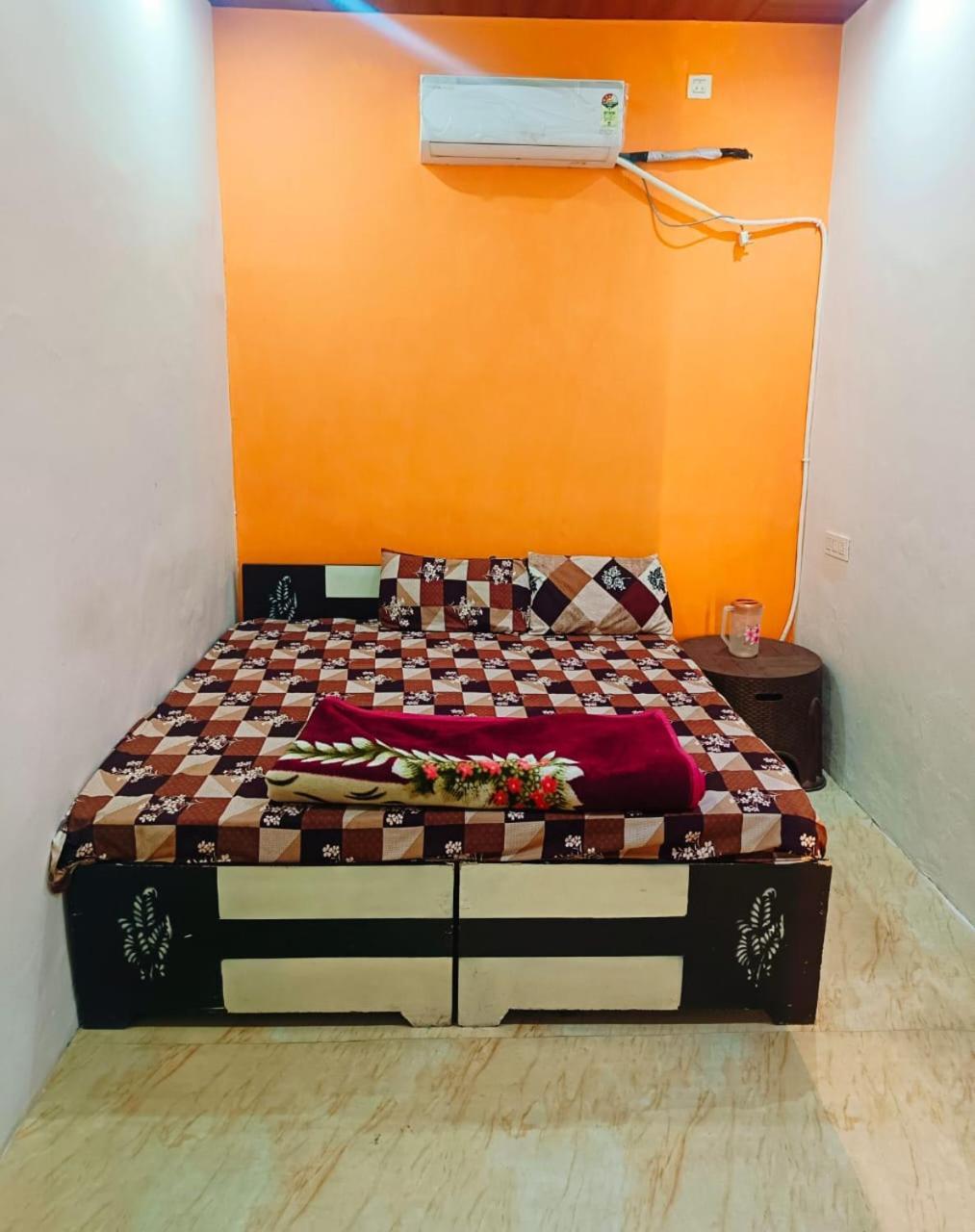 Jay Shree Radhey Home Stay Mathura Ngoại thất bức ảnh
