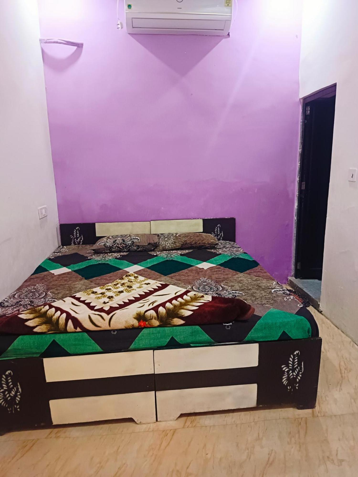 Jay Shree Radhey Home Stay Mathura Ngoại thất bức ảnh